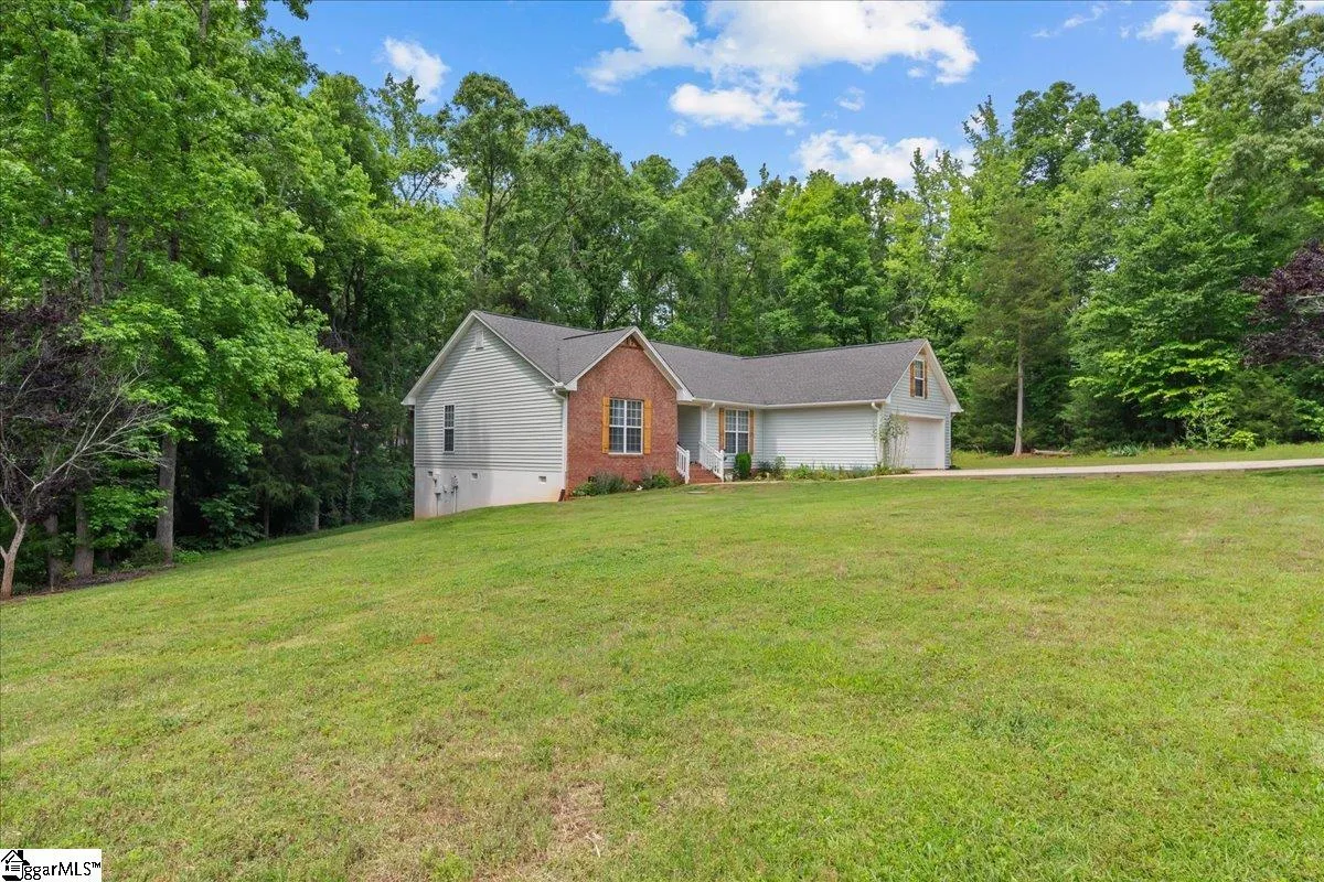 Property image 2 at 108 W Peninsula Drive, Laurens, SC 29360