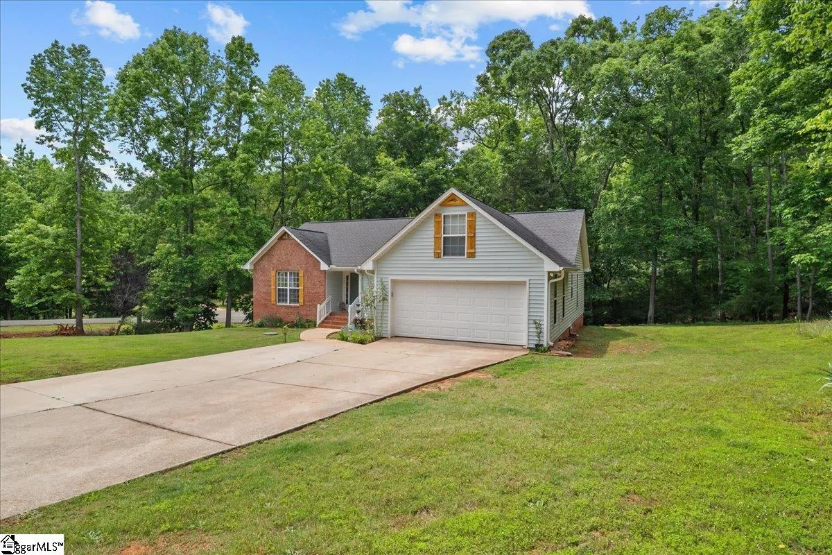 Property image 3 at 108 W Peninsula Drive, Laurens, SC 29360