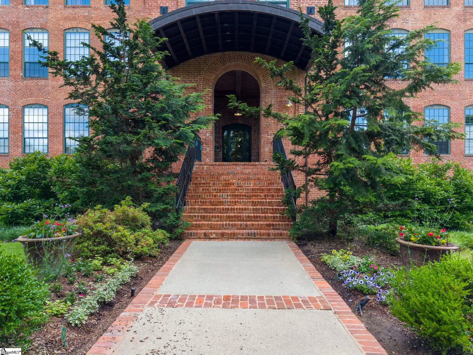Property image 2 at 400 Mills Avenue, Greenville, SC 29605