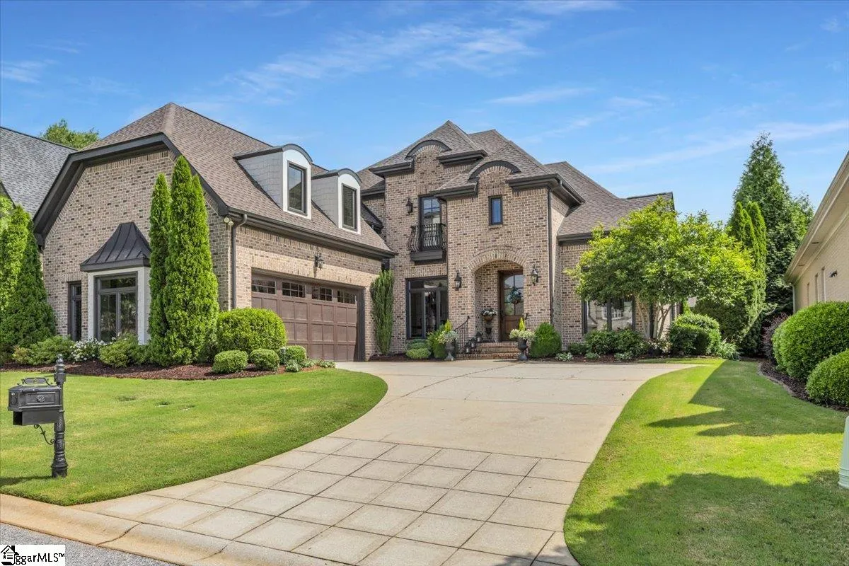 6 Angel Oak Court