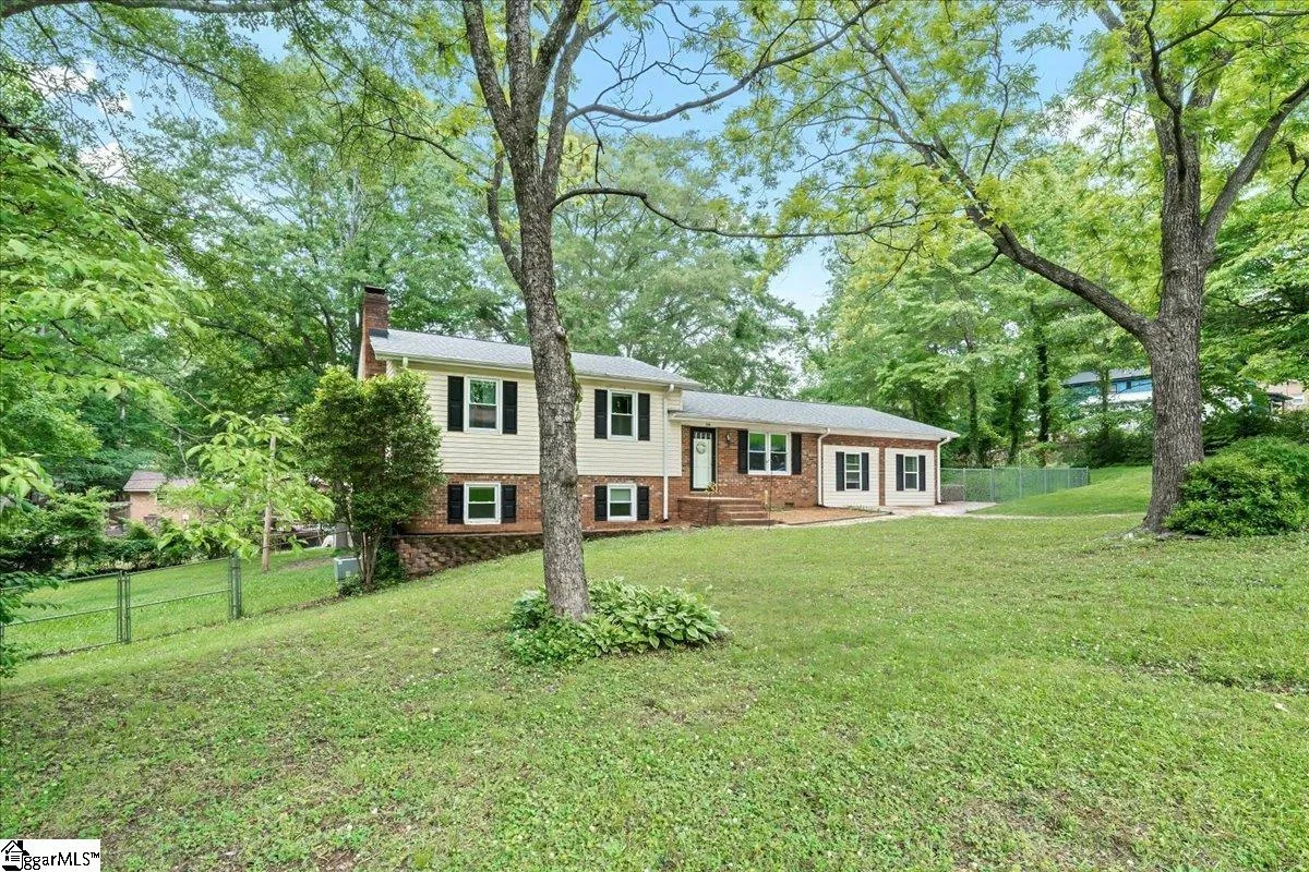 Crestview Heights, Easley Community