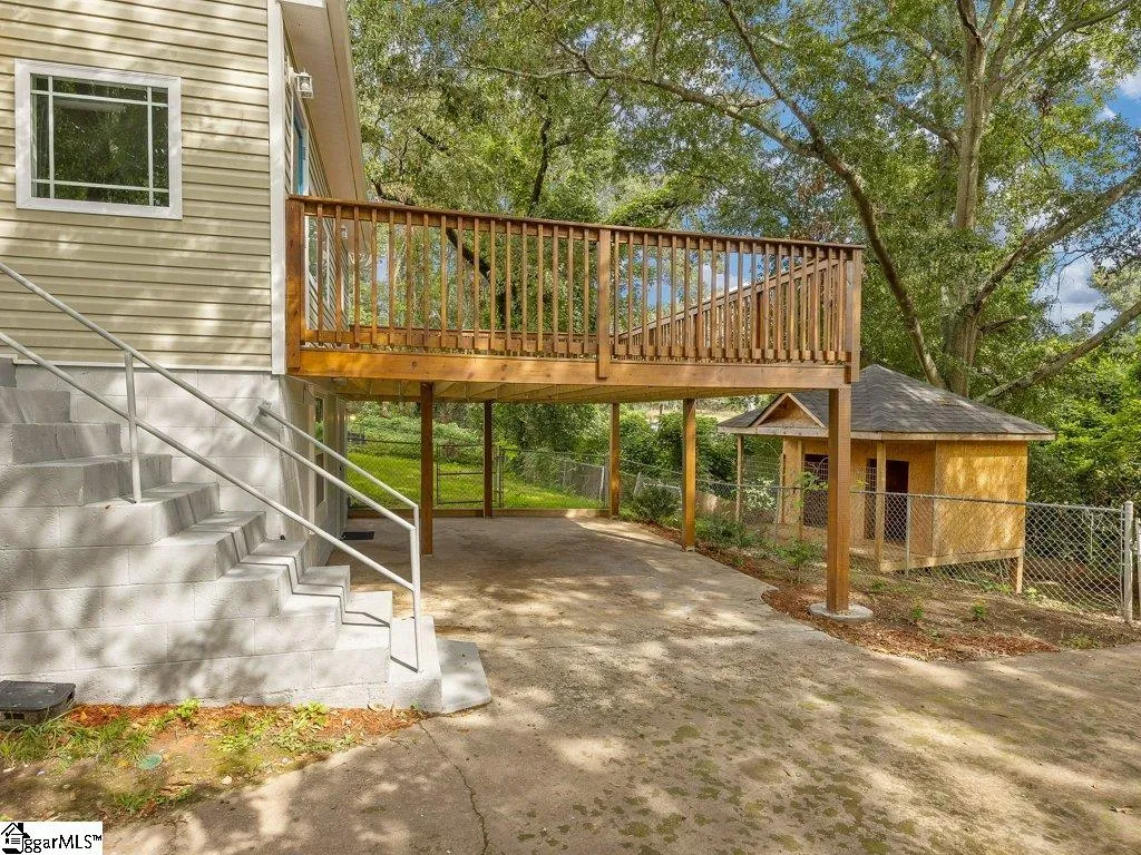 Property image 4 at 562 Lowndes Hill Road, Greenville, SC 29607