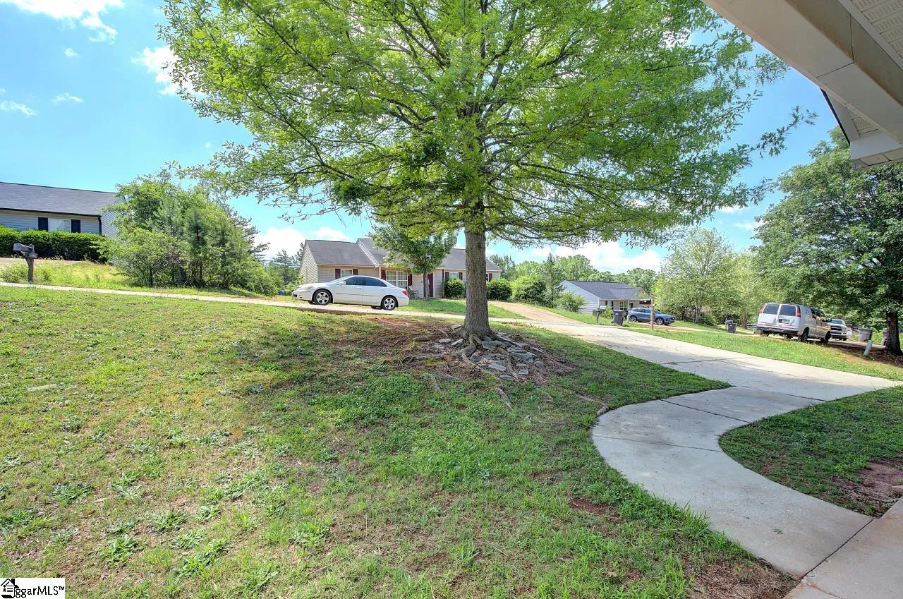 Property image 3 at 212 Riverbreeze Road, Greenville, SC 29611