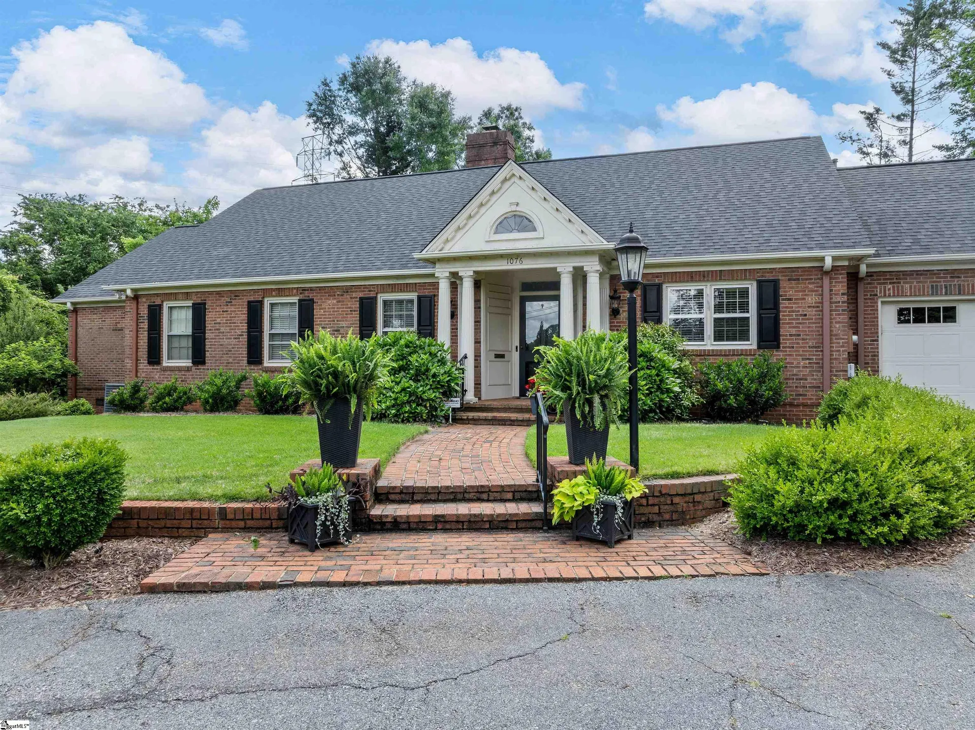 1076 Woodburn Road