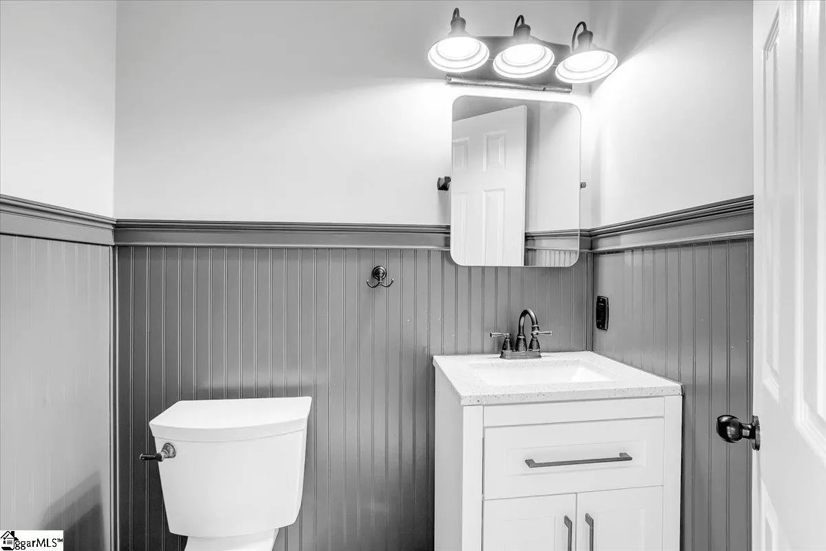 Property image 3 at 11 Forest Lake Drive, Simpsonville, SC 29681