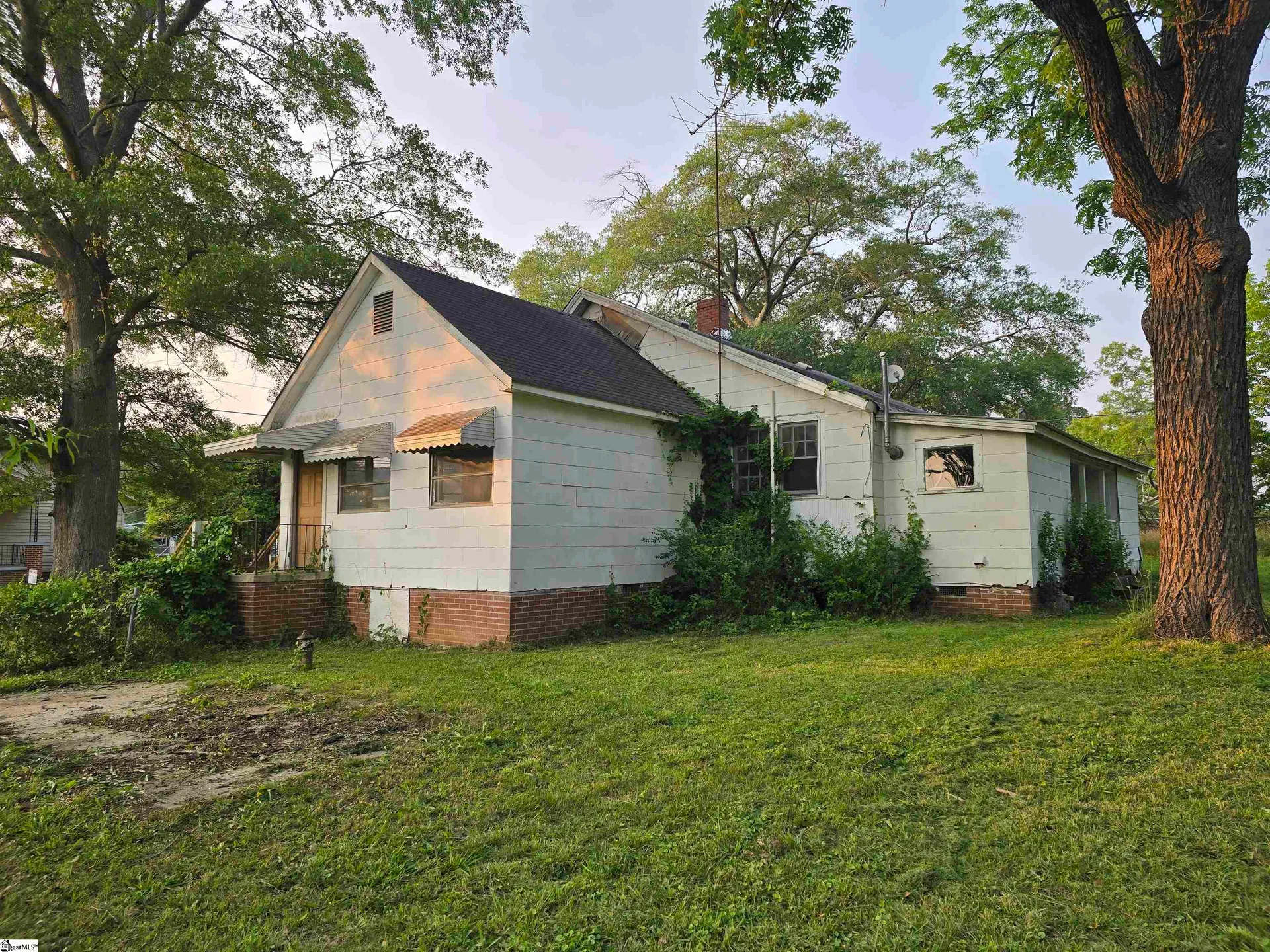 Property image 4 at 196 Poplar Street, Clinton, SC 29325