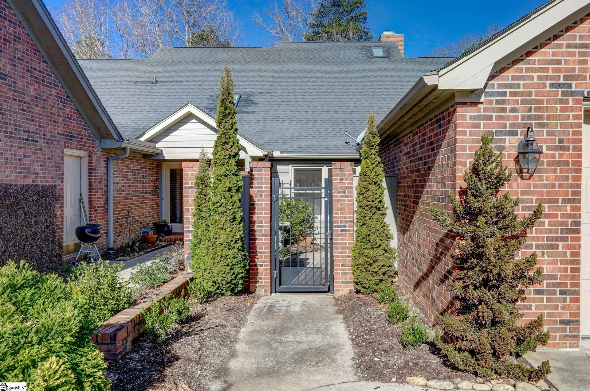 409 Hunters Circle