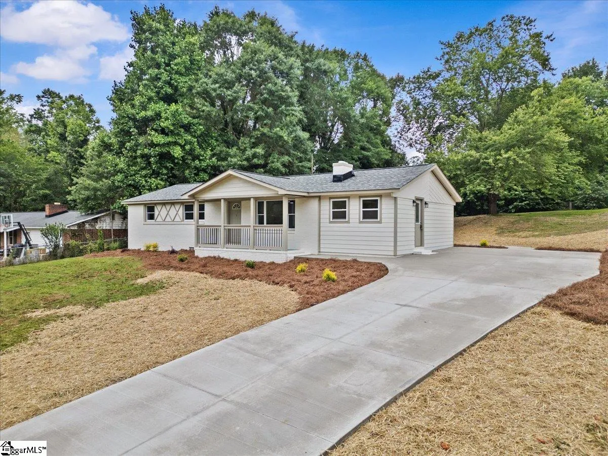 Property image 2 at 6 Pine Crest Drive, Travelers Rest, SC 29690-9436
