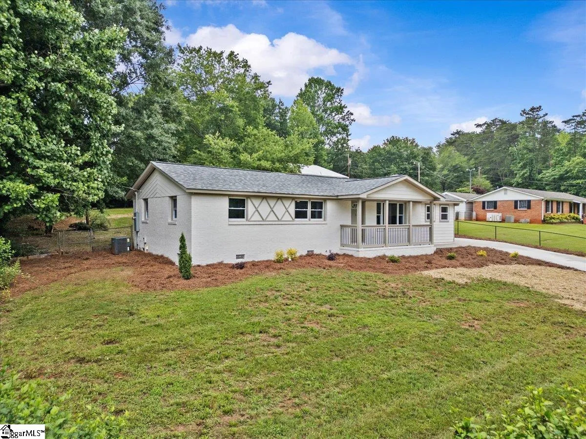 Property image 3 at 6 Pine Crest Drive, Travelers Rest, SC 29690-9436