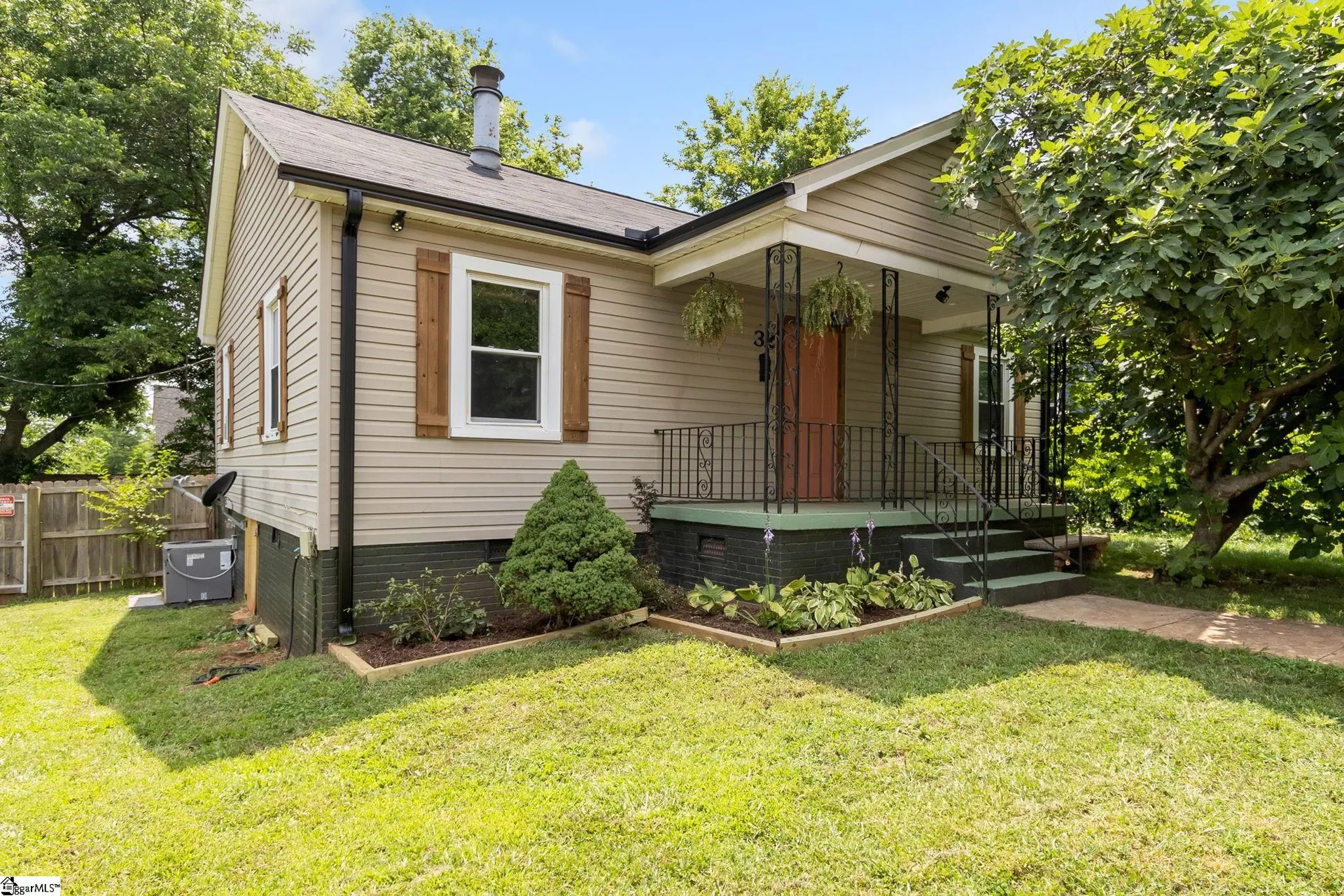 32 2nd Avenue