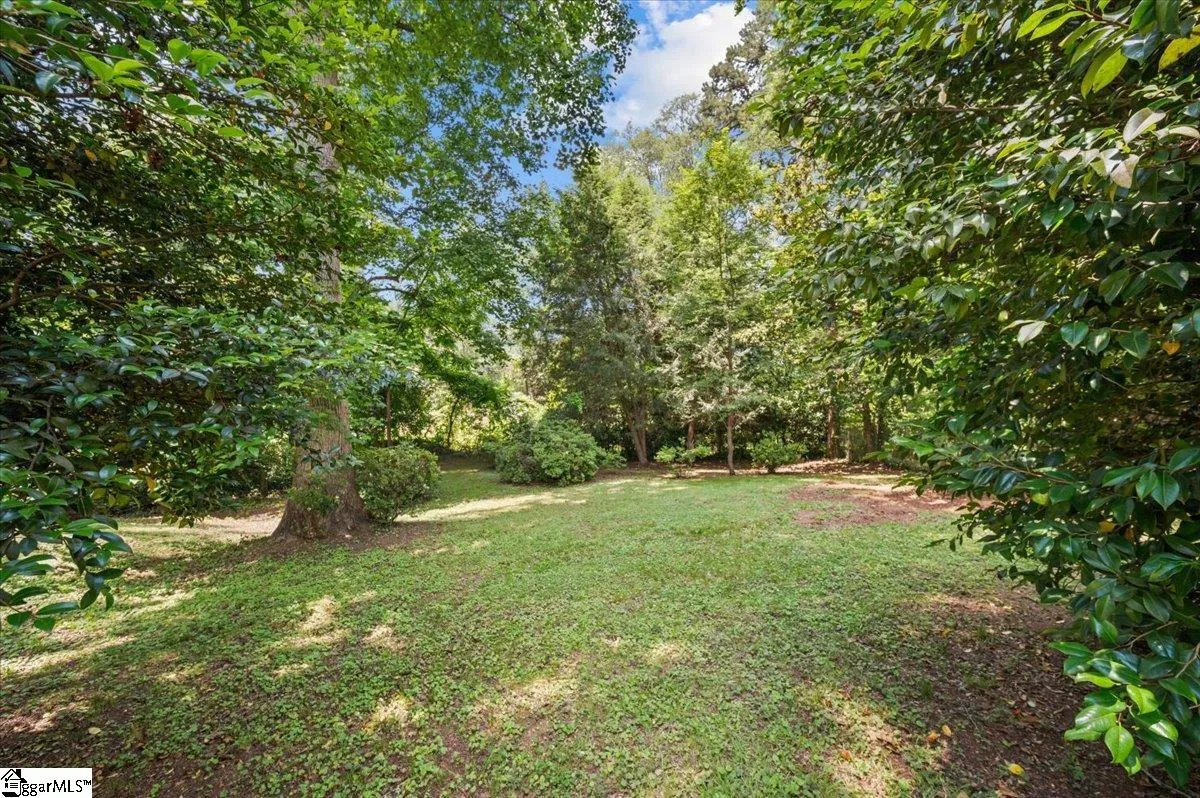Property image 3 at 304 Robin Hood Road, Greenville, SC 29607