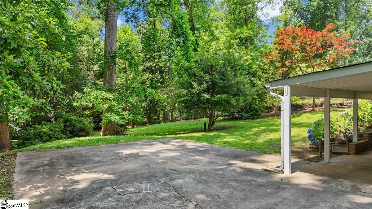 Property image 4 at 304 Robin Hood Road, Greenville, SC 29607