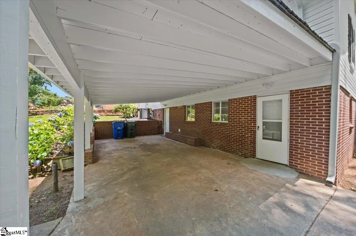 Property image 5 at 304 Robin Hood Road, Greenville, SC 29607