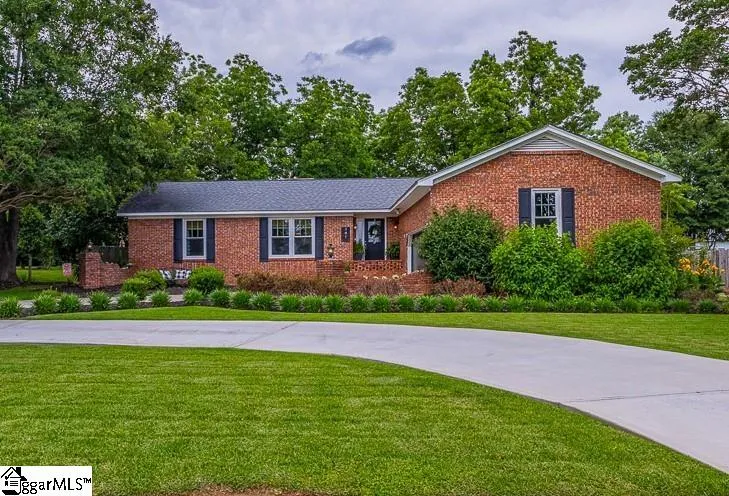 Devenger Place, Greer Community