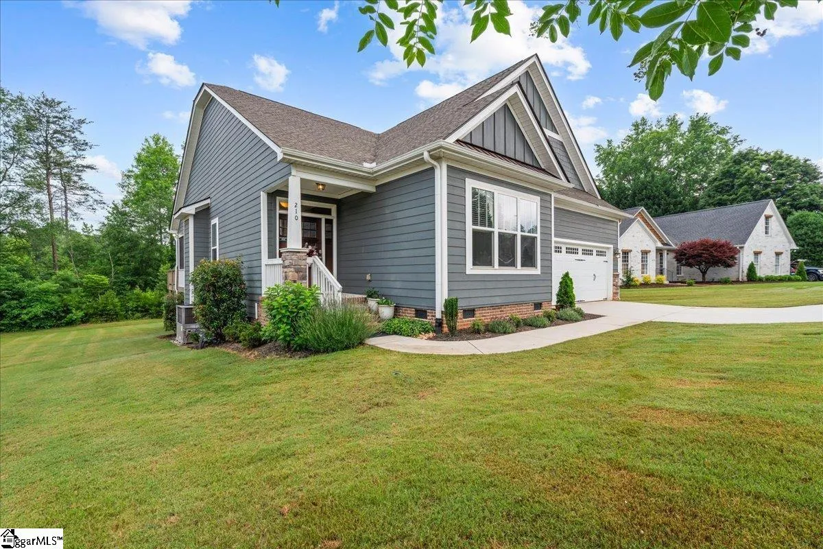 Property image 5 at 210 Grayson Drive, Travelers Rest, SC 29690