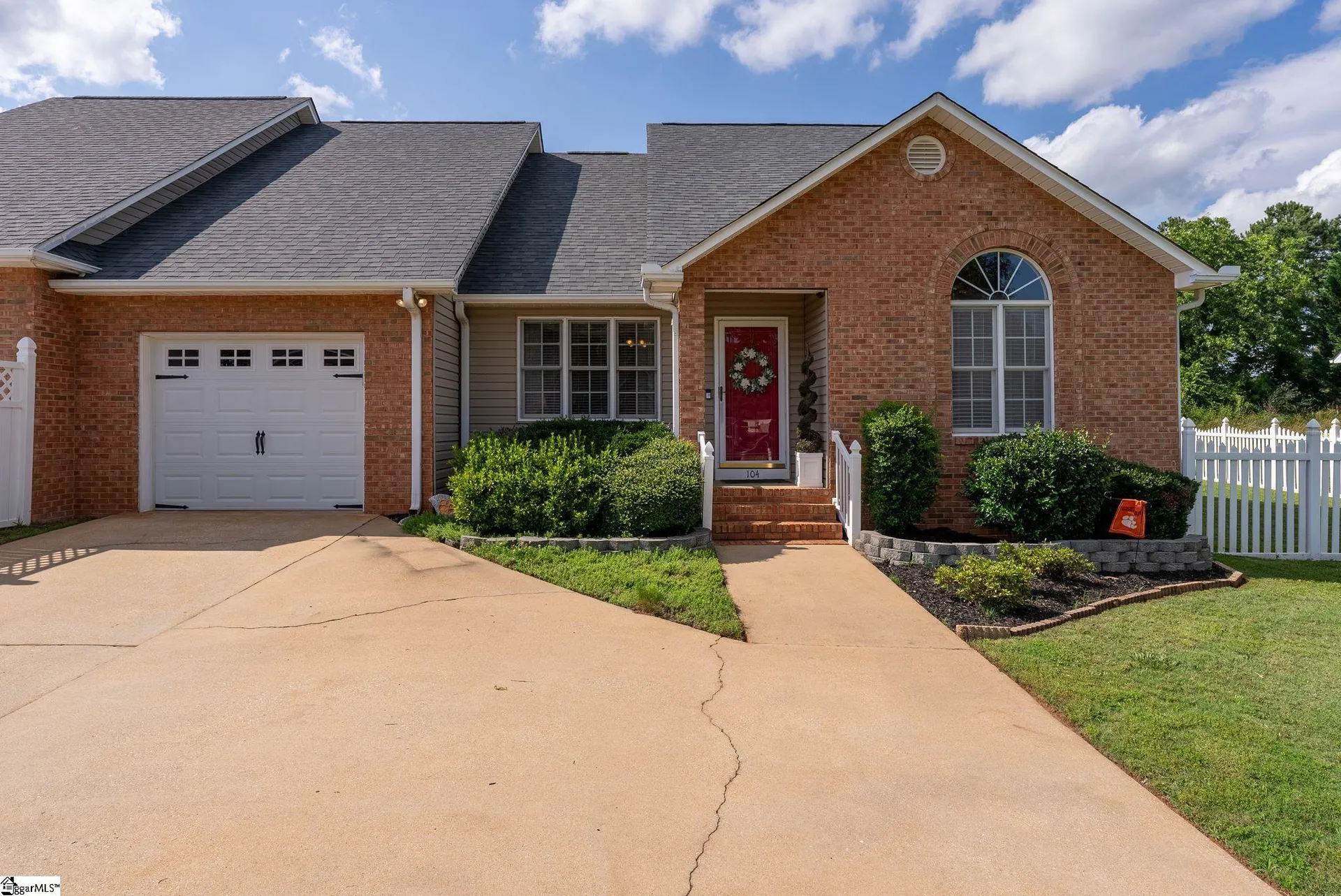 Villas at River Oaks, Piedmont Community