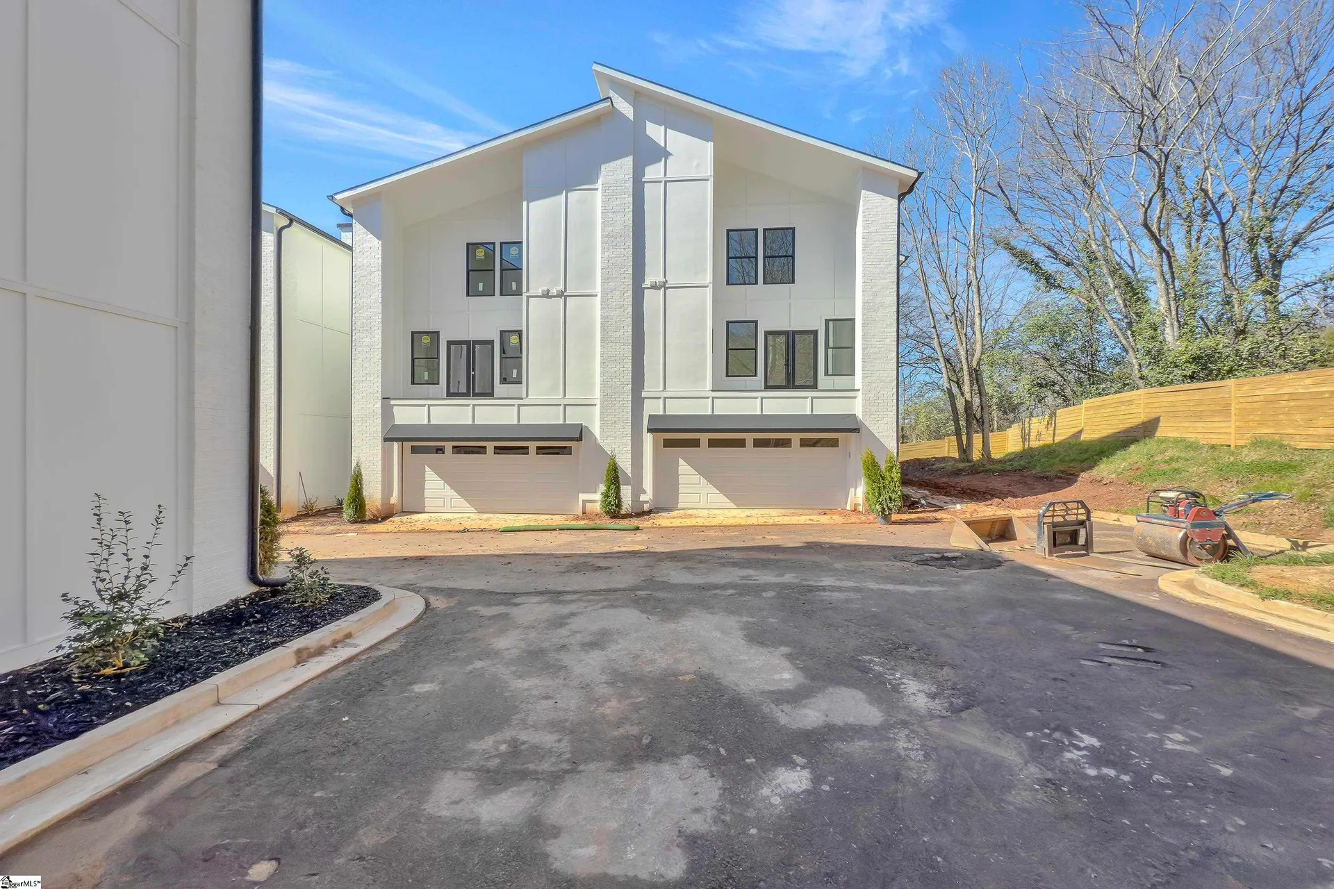 Hue on Green, Greenville Community