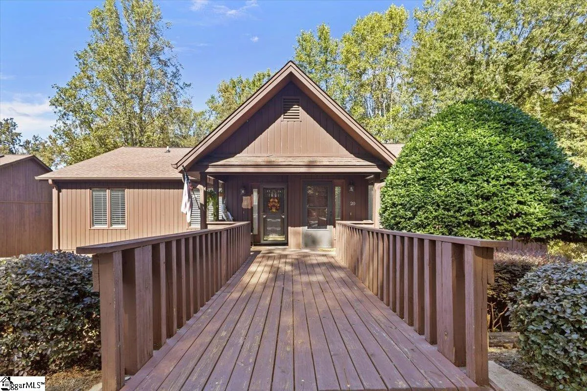 Creekside Villas, Greenville Community