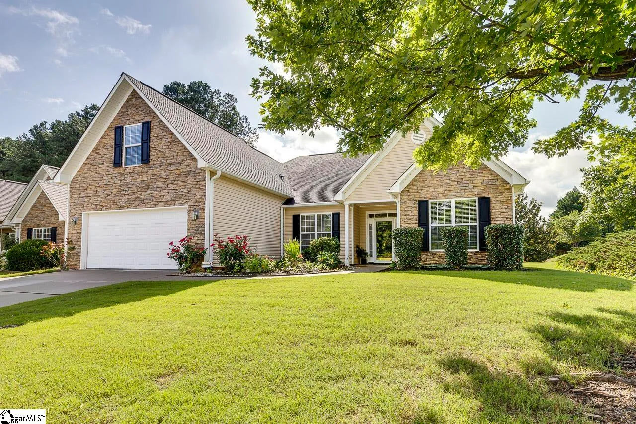 Property image 2 at 4 Hanging Moss Lane, Greenville, SC 29615