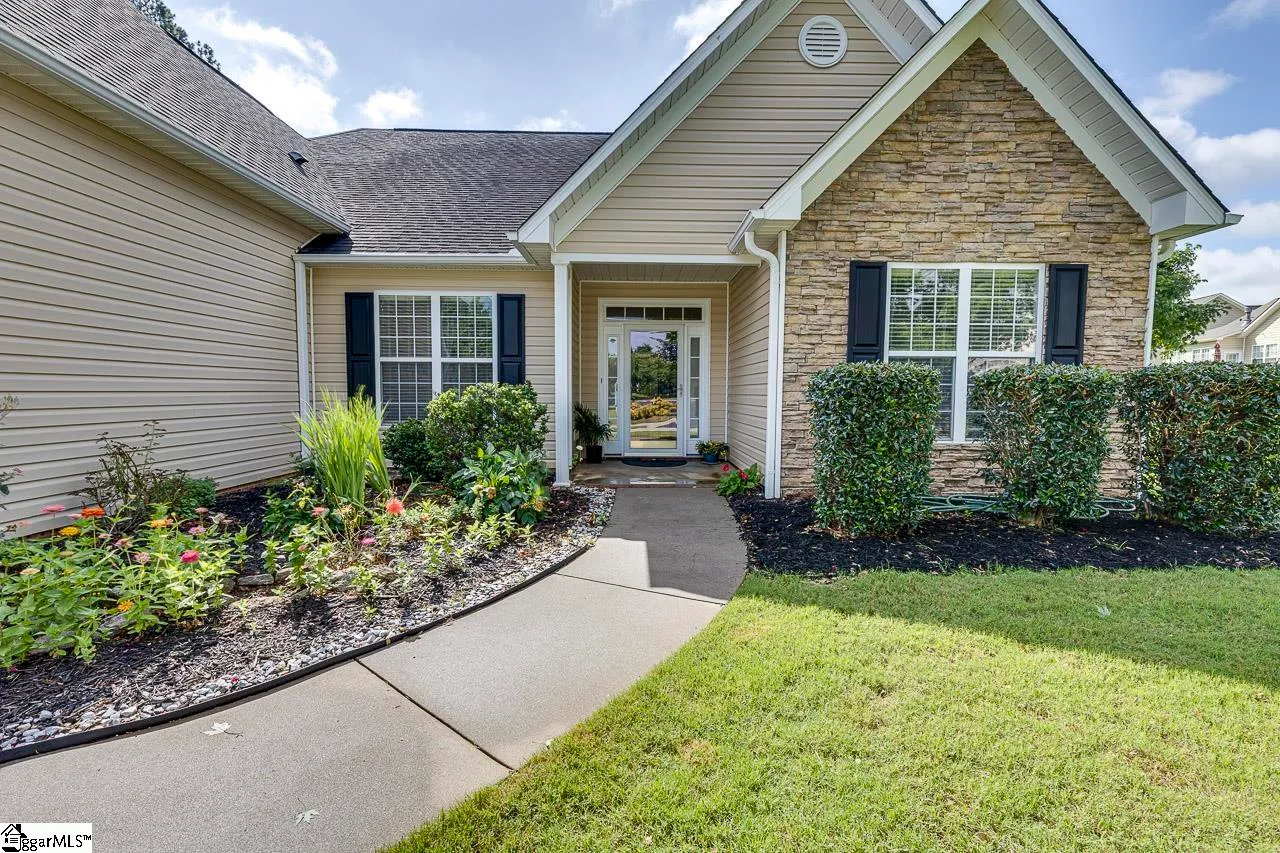 Property image 4 at 4 Hanging Moss Lane, Greenville, SC 29615