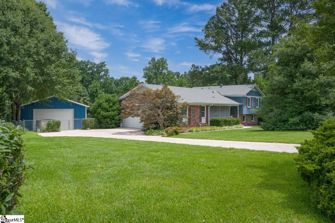 Country Club Estates, Greer Community