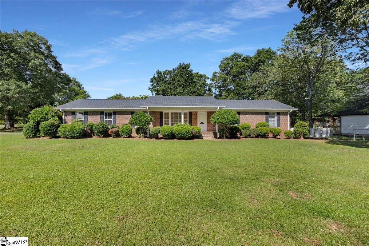 Richmond Hills, Greenville Community