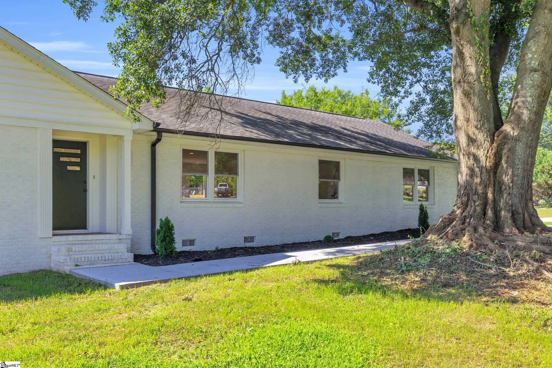 Property image 2 at 2 Melbourne Lane, Greenville, SC 29615