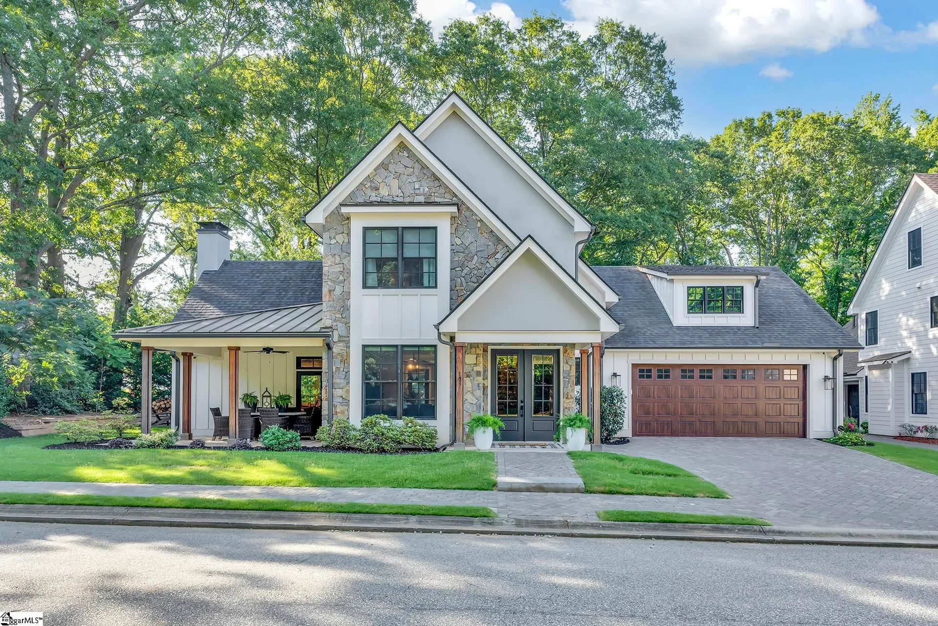 South Main Place, Simpsonville Community
