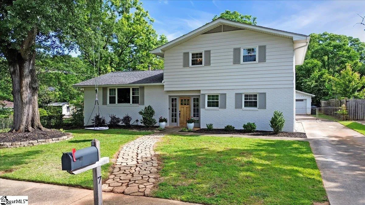 Property image 2 at 7 Richwood Drive, Greenville, SC 29607