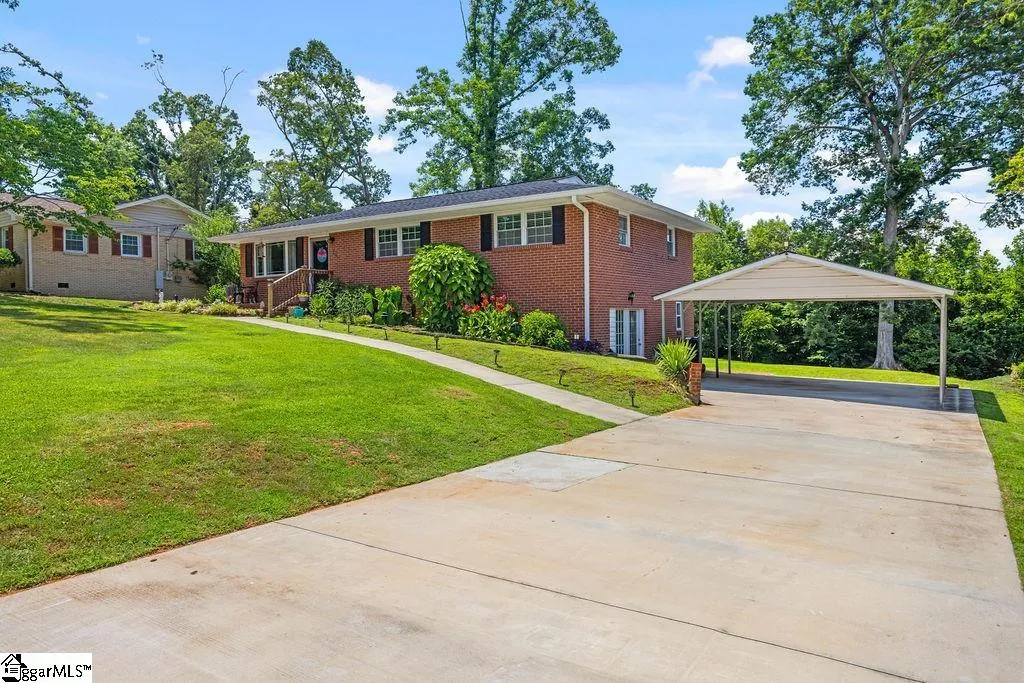 Shamrock Acres, Greenville Community