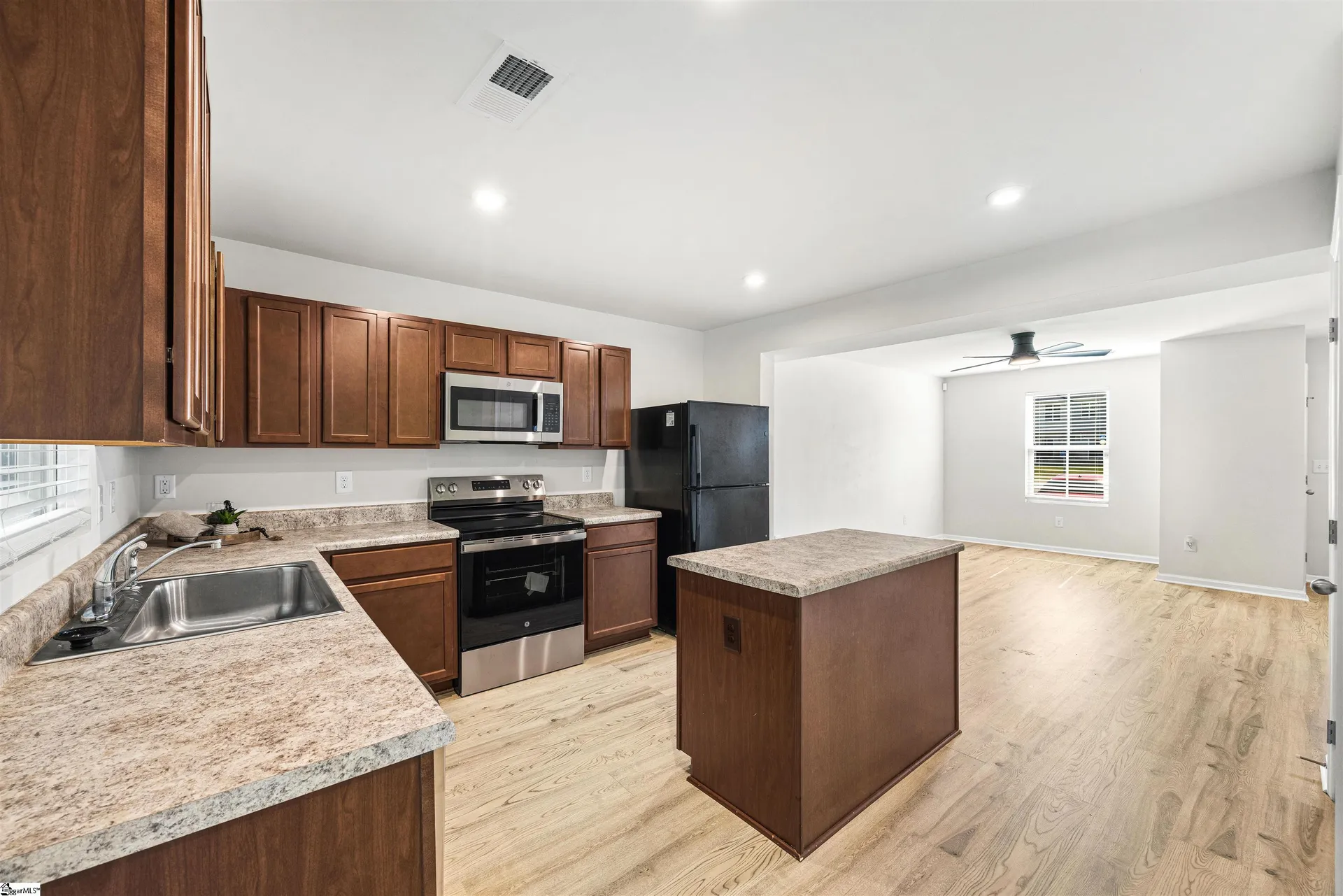 Property image 3 at 31 Tidworth Drive, Greer, SC 29651