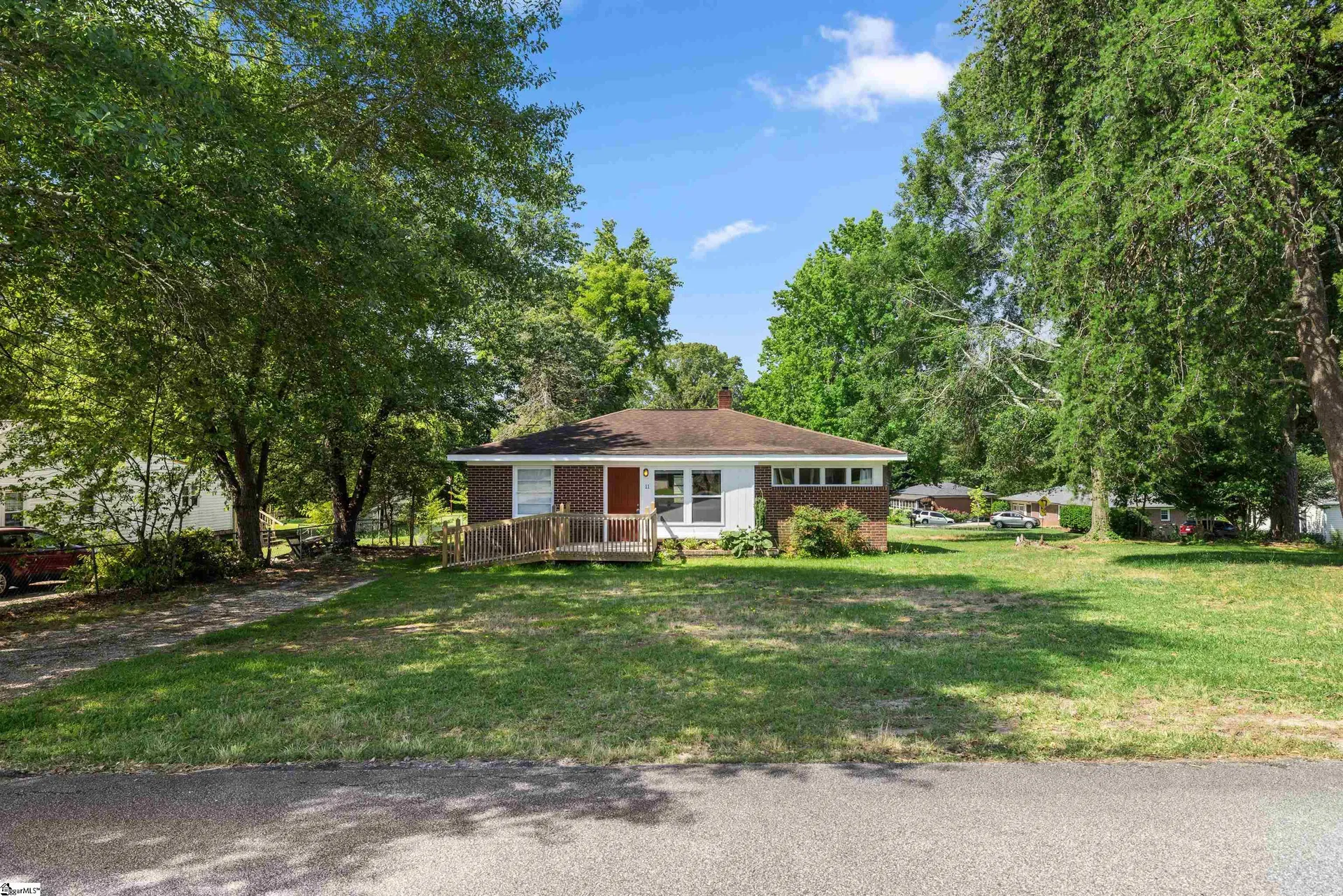 Property image 2 at 11 Parkhurst Avenue, Greenville, SC 29609