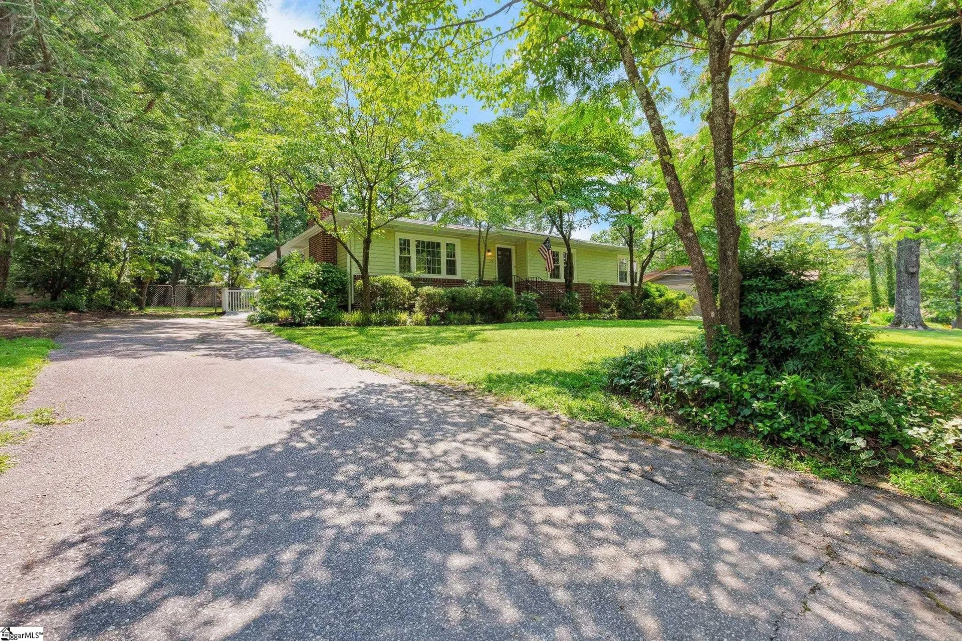 Property image 2 at 10 Wildwood Road, Greenville, SC 29615