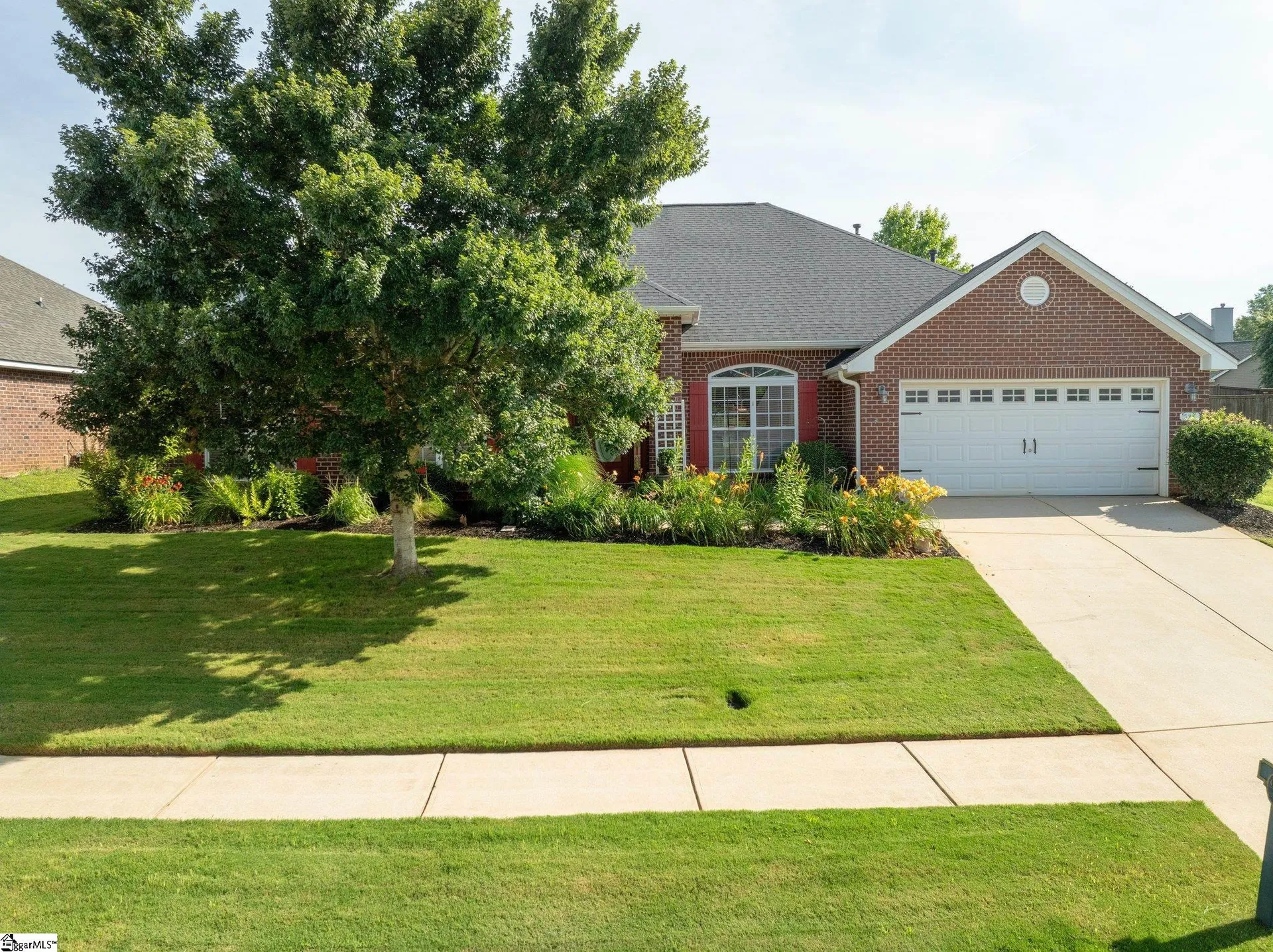 Sweetwater Hills, Moore Community