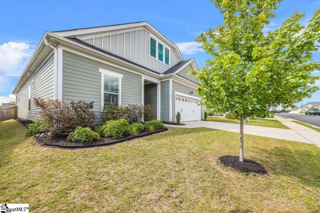 Property image 4 at 208 Novelty Drive, Greer, SC 29651