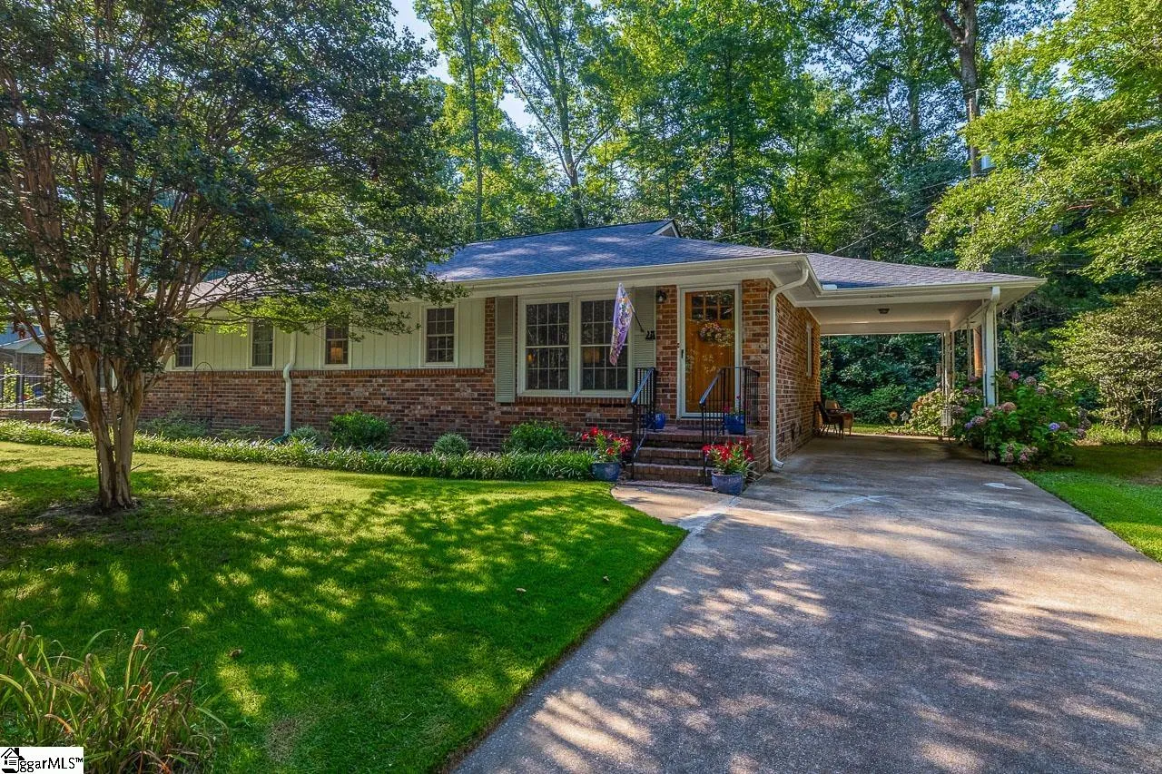 Property image 2 at 2a Heritage Court, Greenville, SC 29615
