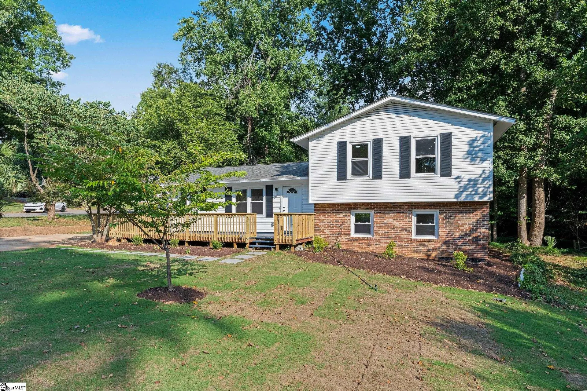 Property image 2 at 1504 E Yellow Wood Drive, Simpsonville, SC 29680