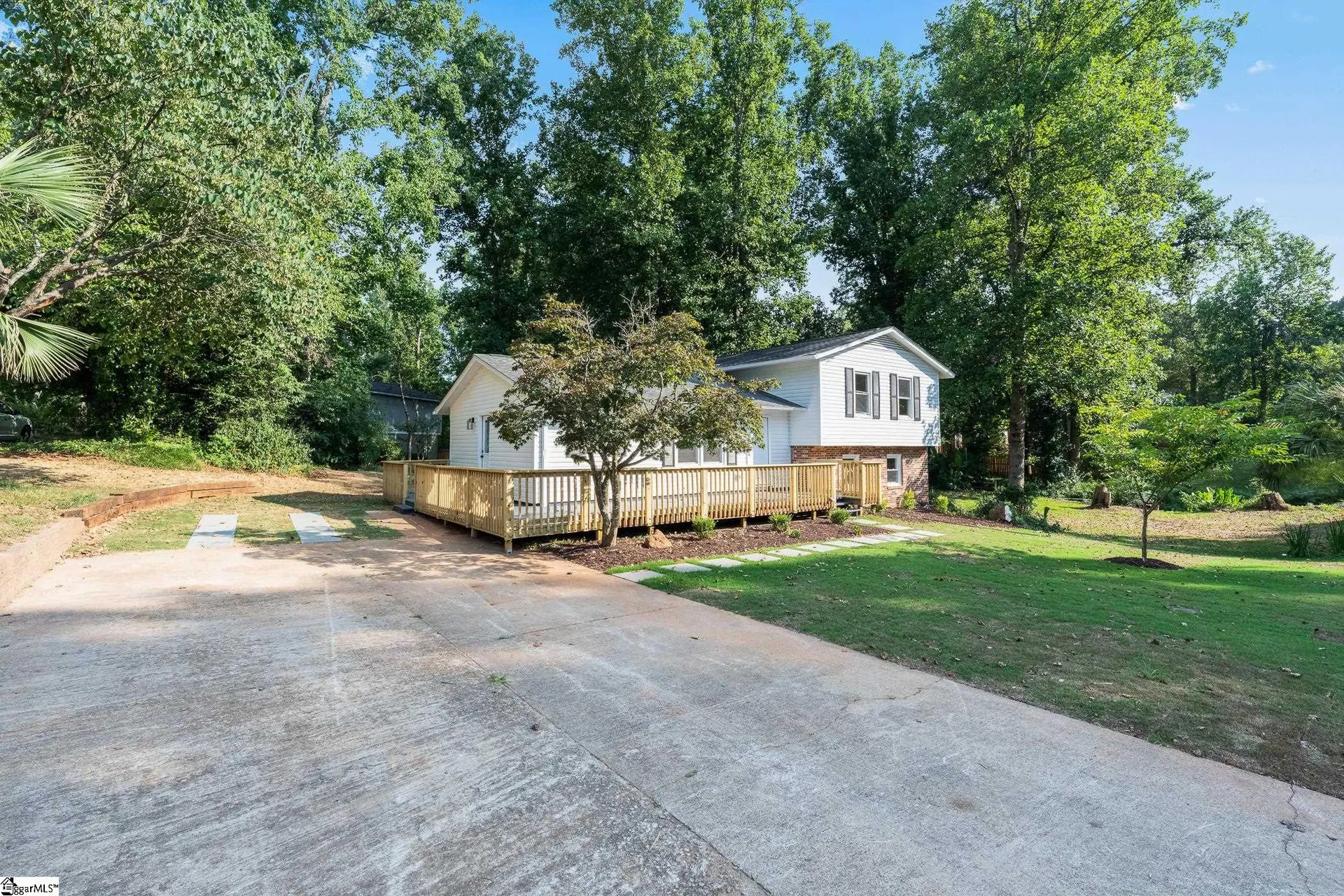 Property image 3 at 1504 E Yellow Wood Drive, Simpsonville, SC 29680
