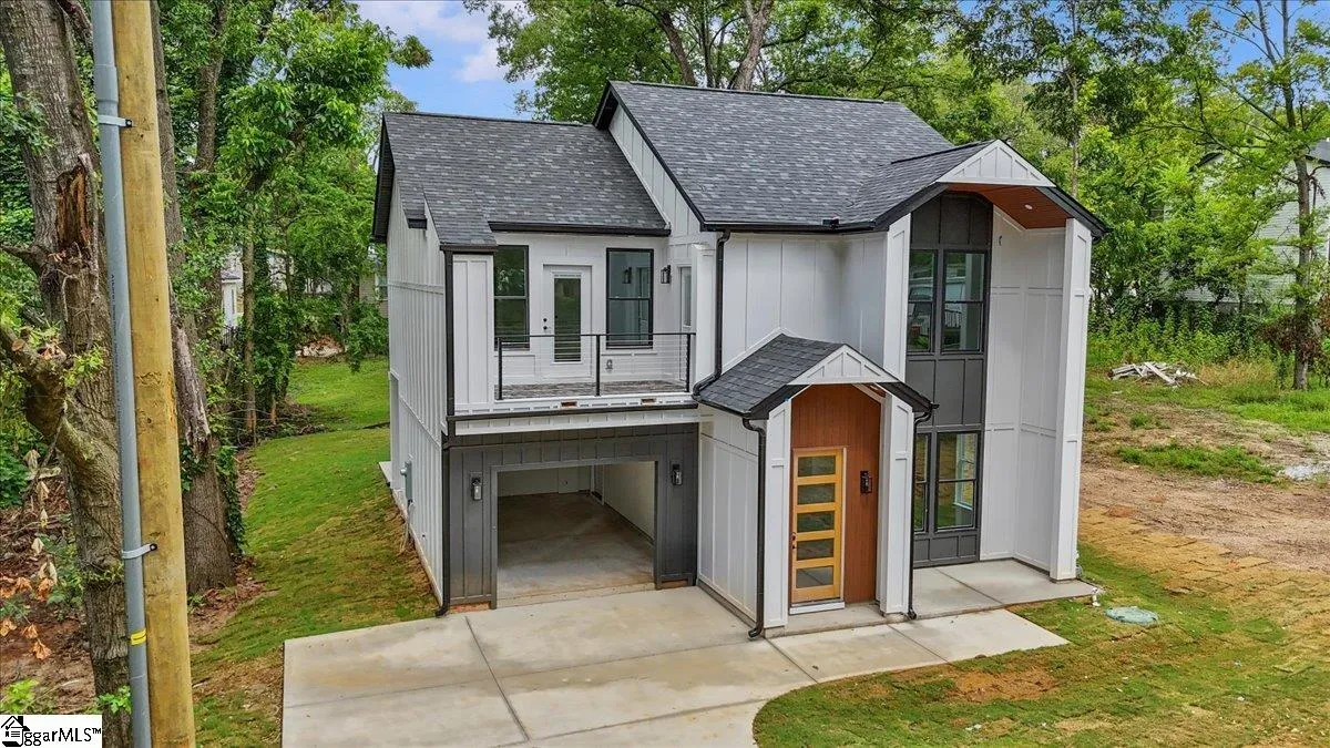 Property image 2 at 1 Hollis Street, Greenville, SC 29611