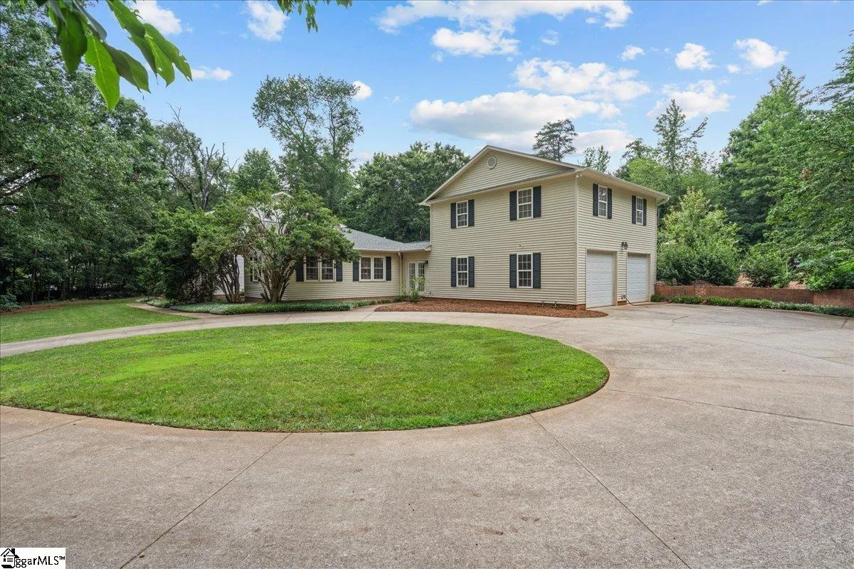 Property image 2 at 20 Rocky Creek Lane, Greenville, SC 29615