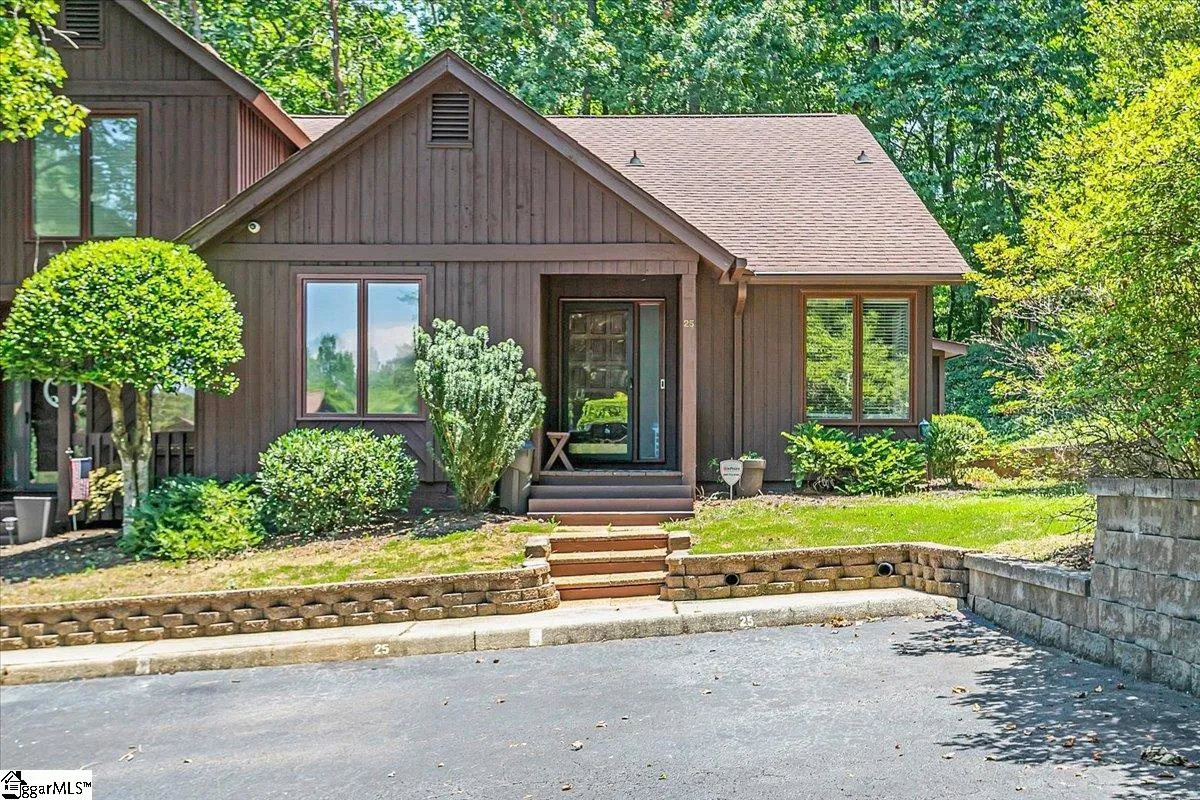 25 Creekside Way