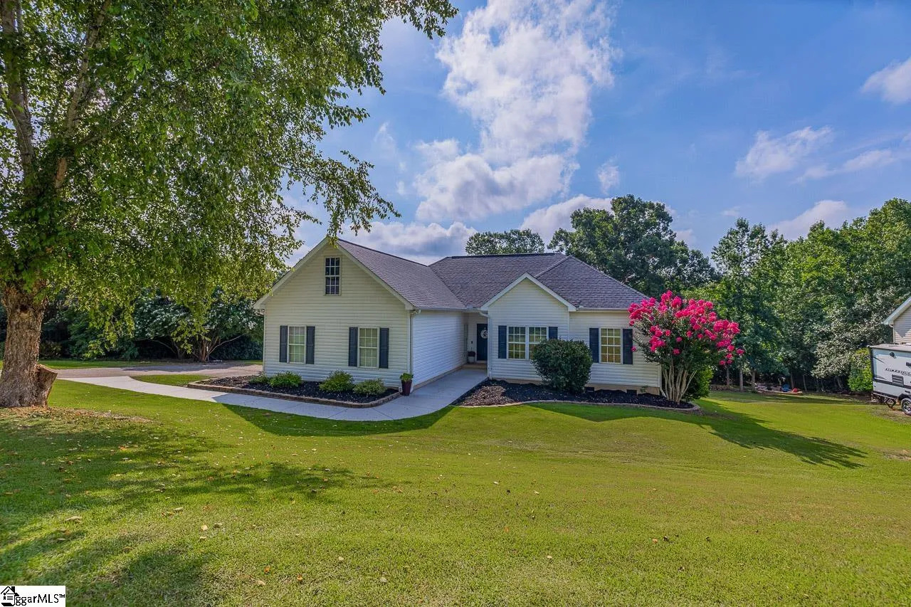 Lightwood Farms, Woodruff Community