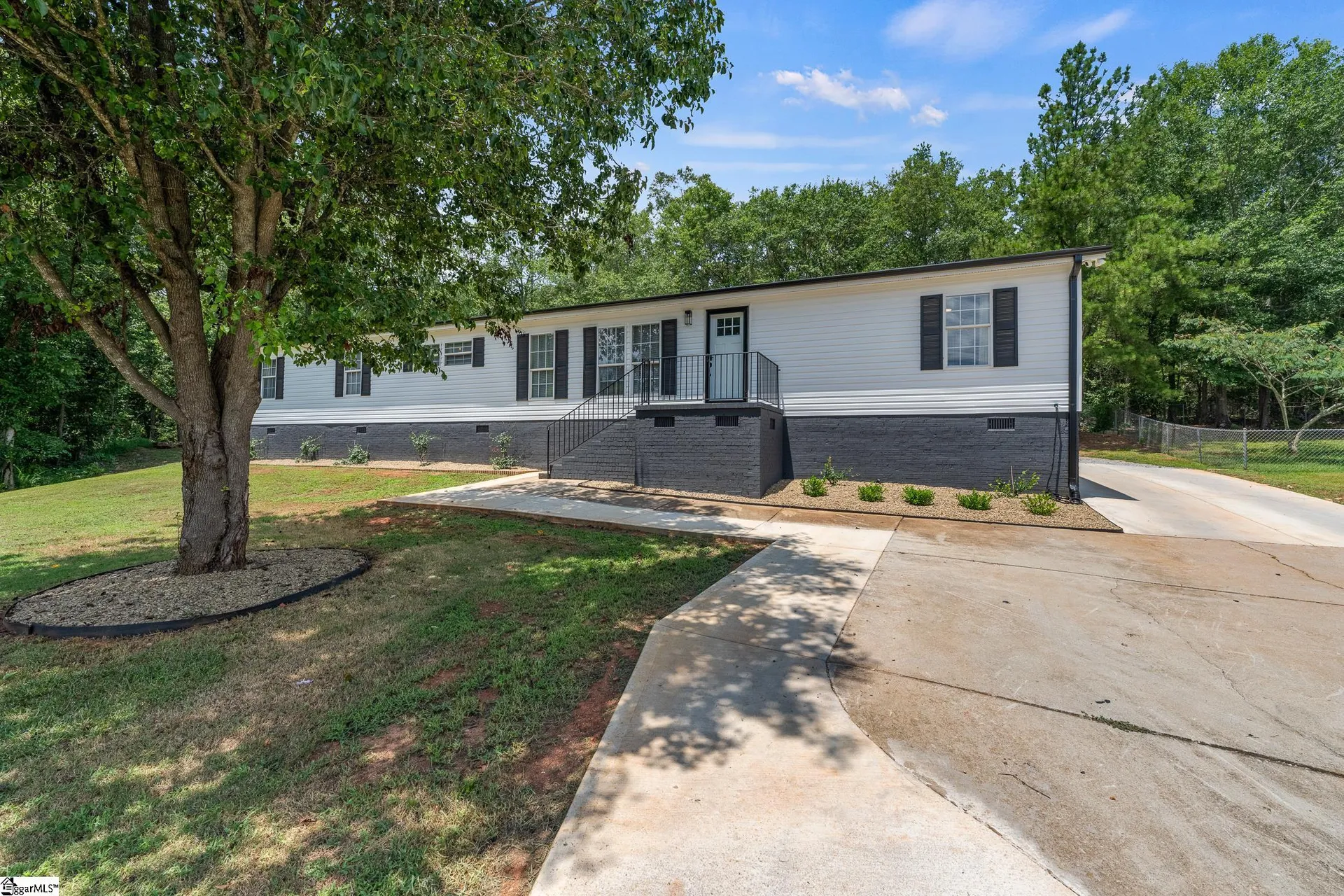 Property image 2 at 216 Creekstone Drive, Piedmont, SC 29673