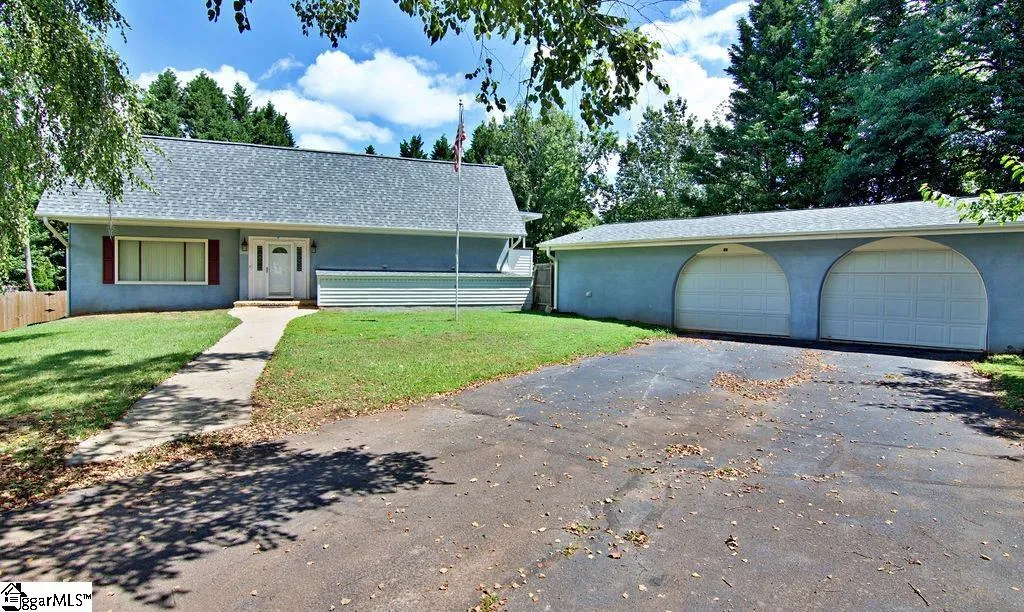 Property image 2 at 102 Julian Court, Easley, SC 29642