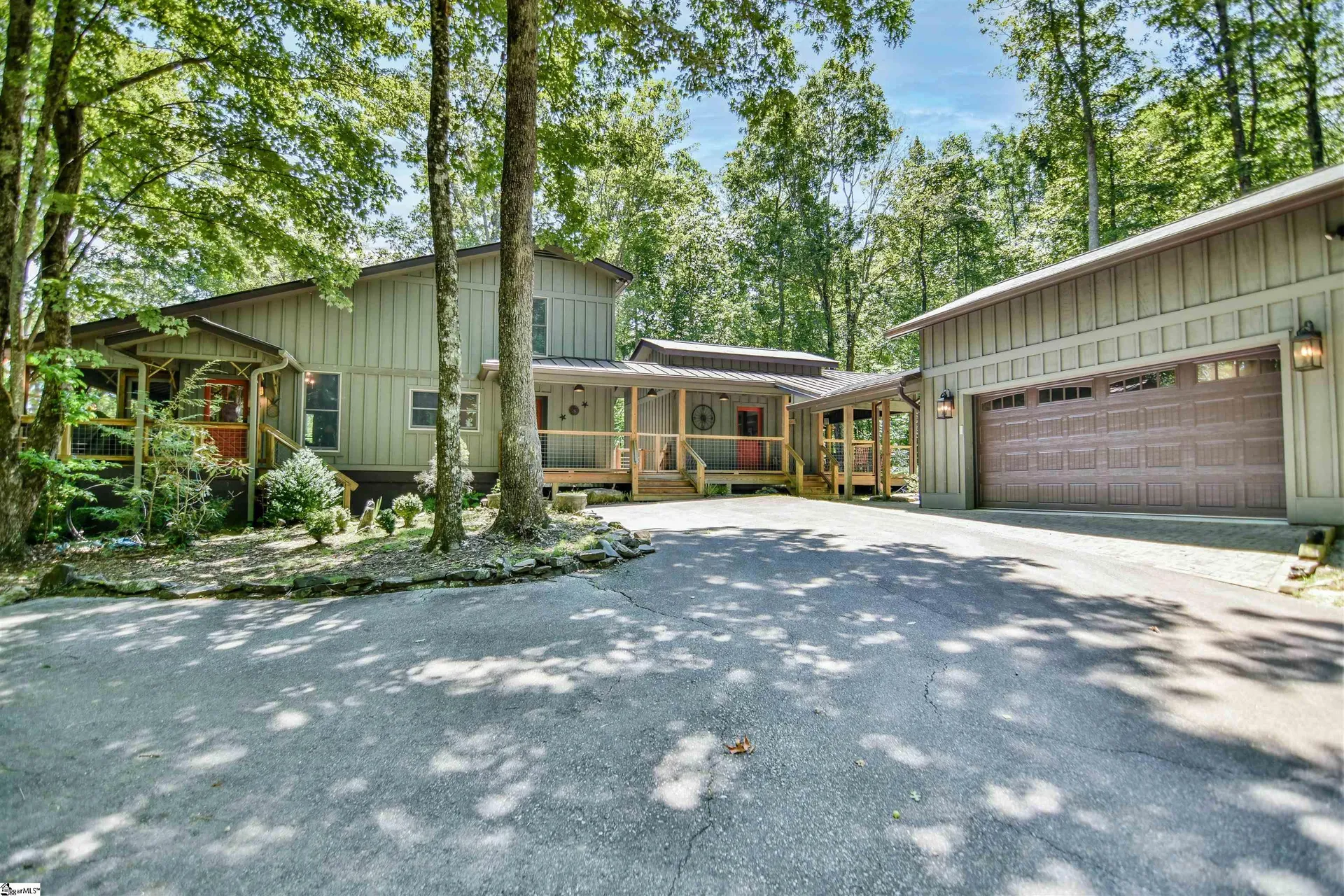 8 Cliff Ridge Court