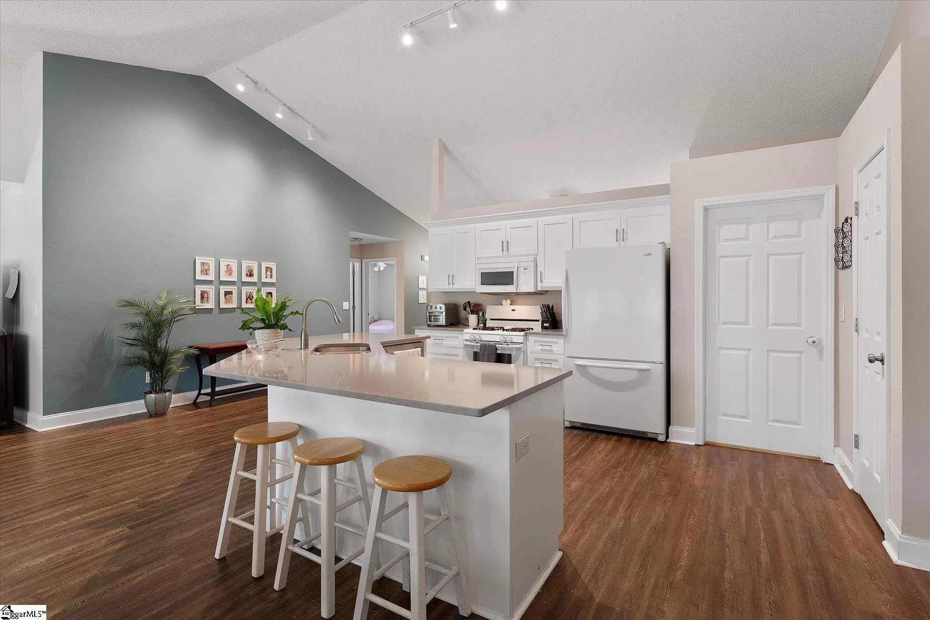 Property image 5 at 107 Whileaway Court, Taylors, SC 29687