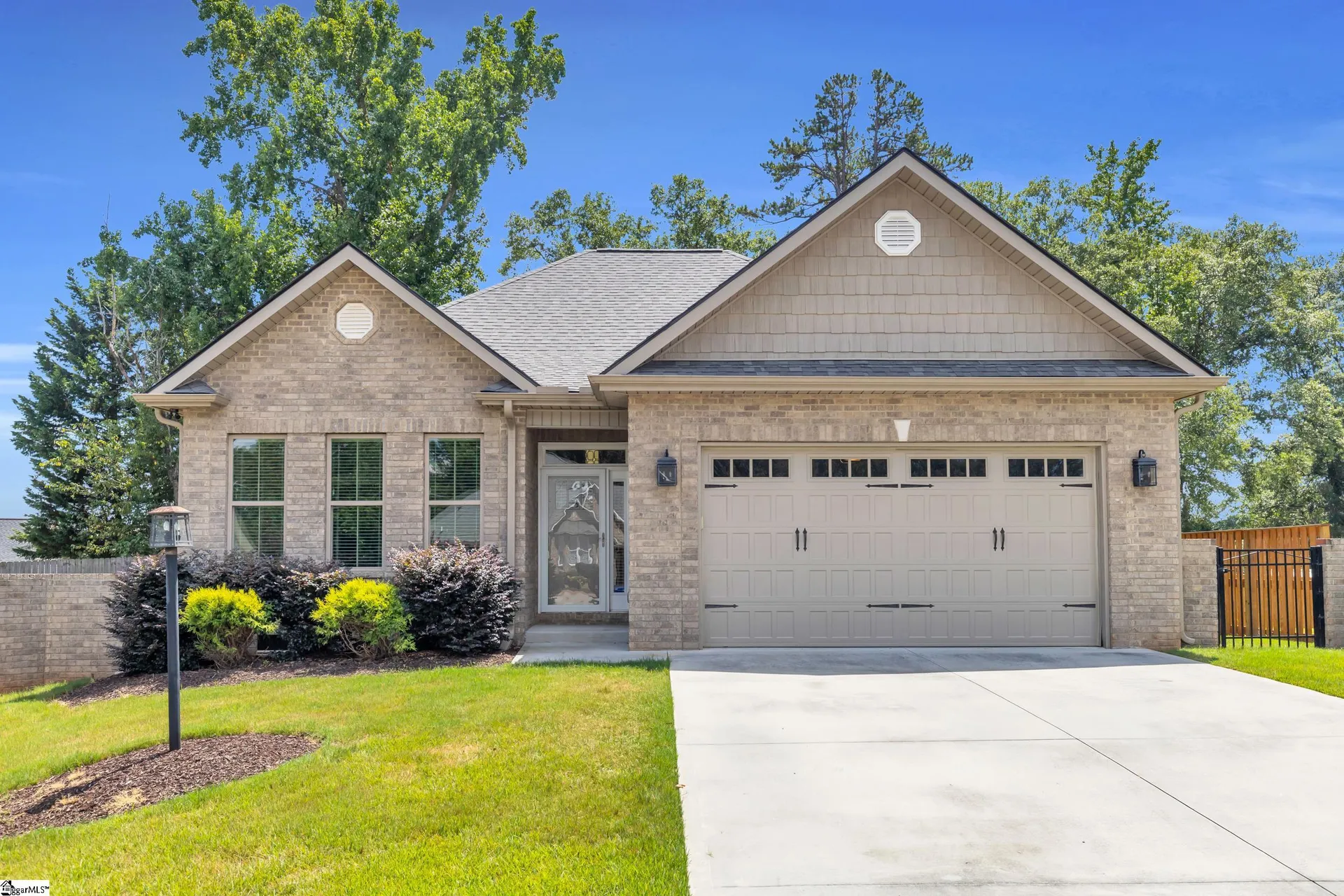 Orchard Park, Anderson Community