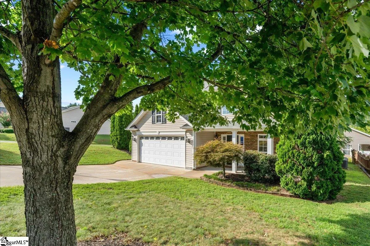 Property image 3 at 201 Silver Run Lane, Greenville, SC 29607