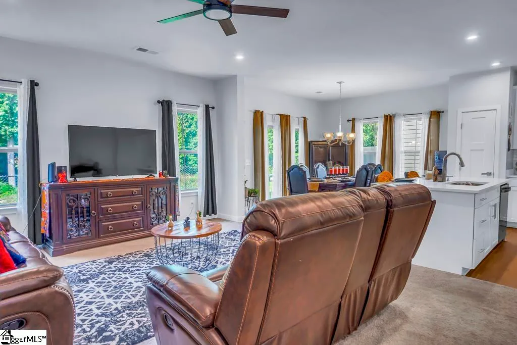 Property image 3 at 516 Martin Creek Drive, Simpsonville, SC 29680