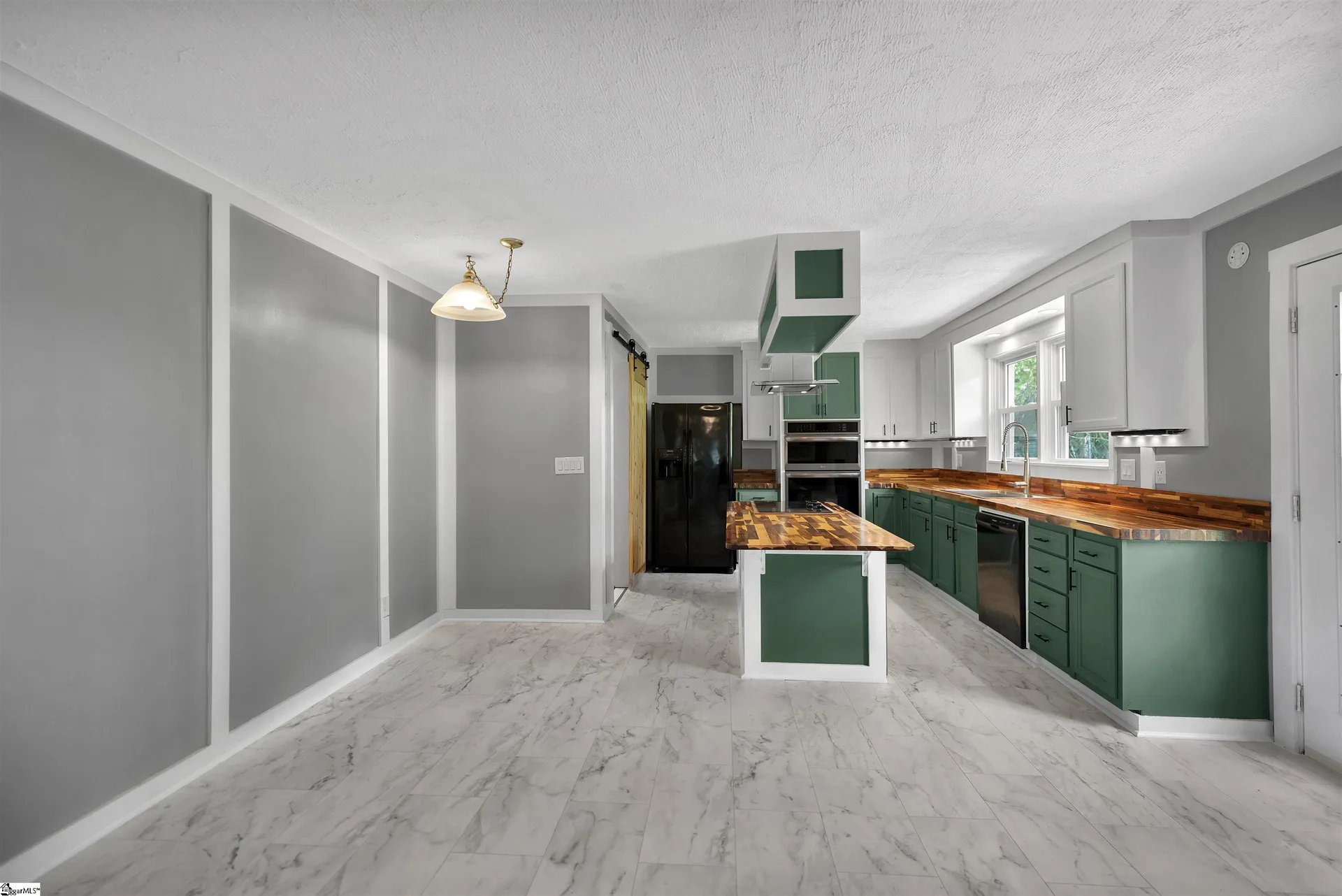 Property image 2 at 4 S Valley Lane, Greenville, SC 29611